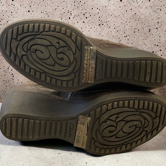 Clarks Boots - Picture 5 of 9